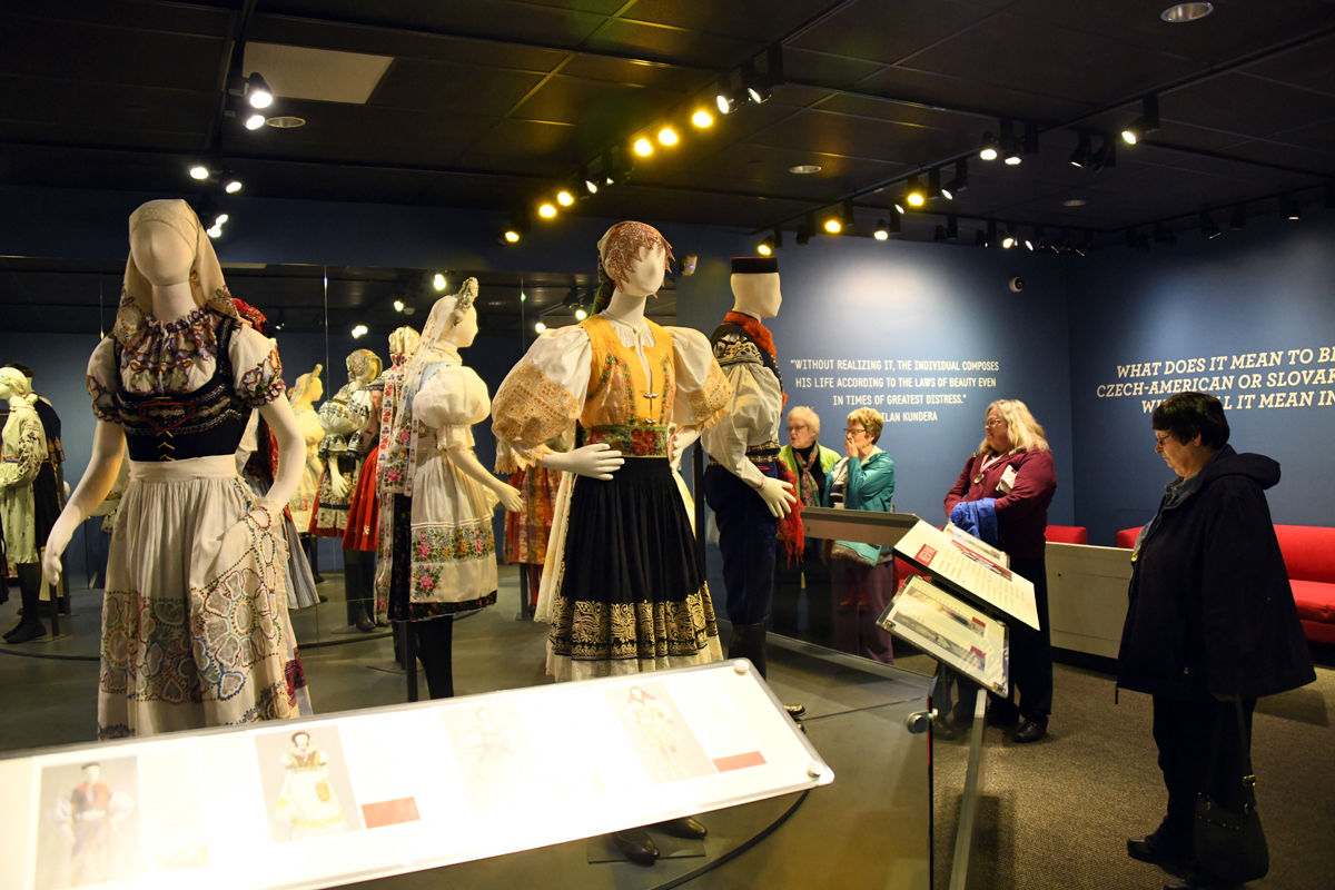 052 L.Dose, B.Wilshusen, L.Jaeger, J.Ellis examine the beautiful kroje at the National Czech and Slovak Museum.JPG